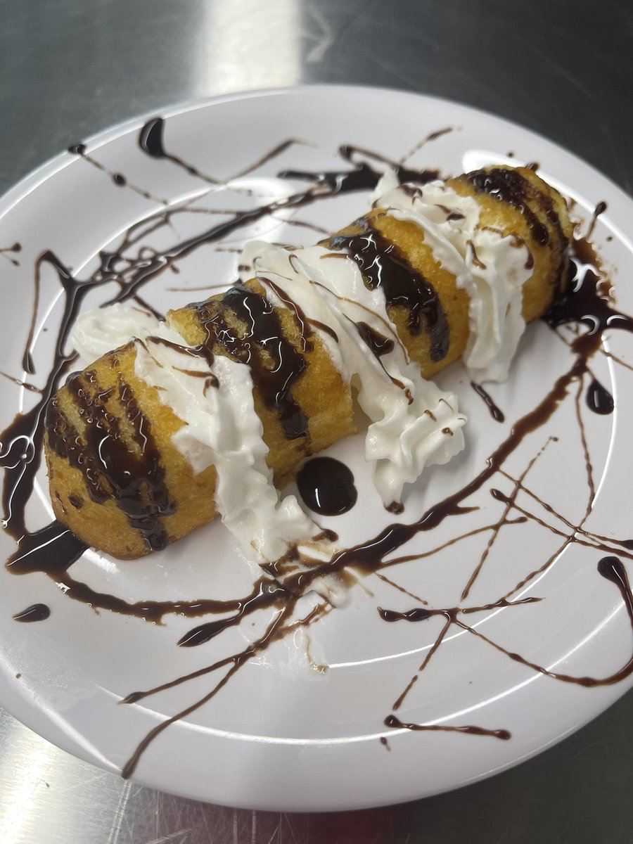 ChefJoy_ardee's tweet photo. Culinary’s Intro students got a taste of kitchen life for the first time today with our Plate a Twinkie lab. This group is going to keep me on my toes I think!!! @CTEReeseCenter @FBISD_CTE @FBISD_CTE @AnnMari62028969 @ChefDylanSkone #YourPathStartsHere 🫶🏻 https://t.co/10JGX8XH1Z