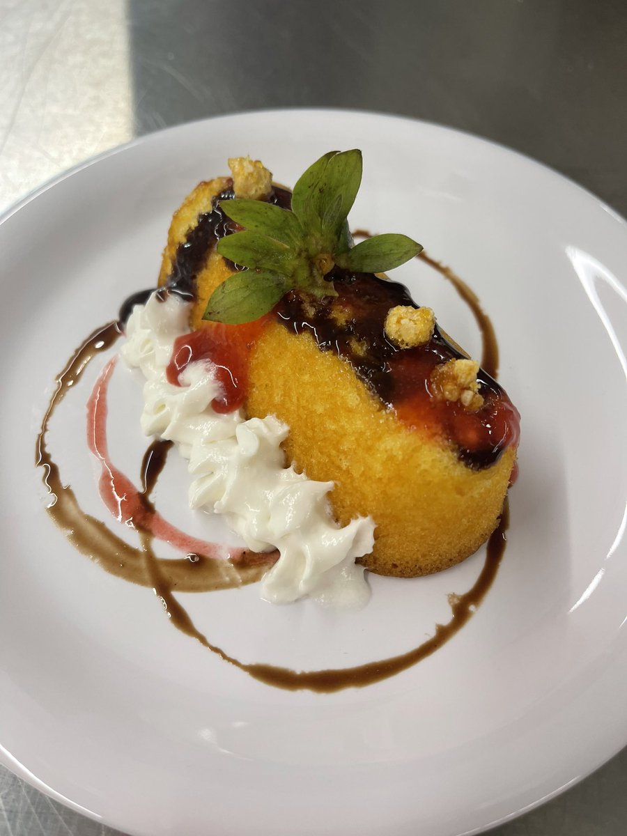 ChefJoy_ardee's tweet photo. Culinary’s Intro students got a taste of kitchen life for the first time today with our Plate a Twinkie lab. This group is going to keep me on my toes I think!!! @CTEReeseCenter @FBISD_CTE @FBISD_CTE @AnnMari62028969 @ChefDylanSkone #YourPathStartsHere 🫶🏻 https://t.co/10JGX8XH1Z