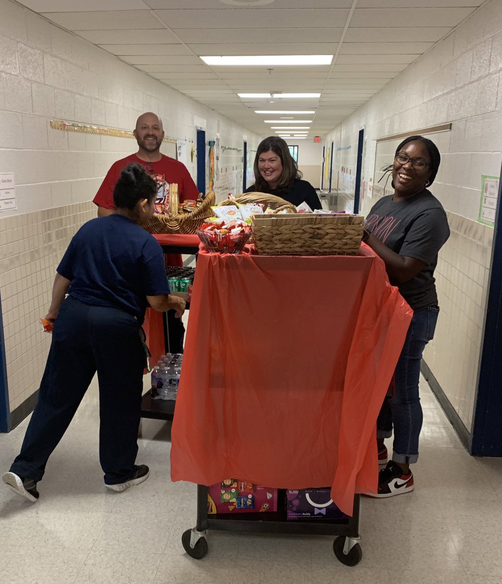 jjstratford1's tweet image. What’s this rolling on down the hall? It’s our amazing admin team pushing carts full of treats! Thank you for the extra boost after a long week. ❤️🖤@Herndon_ES #firstweeksuccess