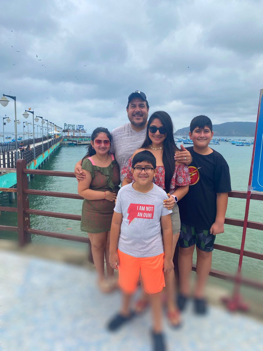 Rmoralesverduga's tweet photo. Gracias a #PuertoLópez y su gente por su amabilidad. Otro de los hermosos balnearios de mi querida provincia, #Manabí. 
Un día viernes espectacular para recargar energías junto a mi equipo de siempre, #FamiliaFC ❤️. Volveremos pronto y visitaremos varios cantones más. Se viene la #RutaDelOso . Nada de zassss como mis comadrejas. Bendiciones gente 🤣🇪🇨✅✍️⚽️