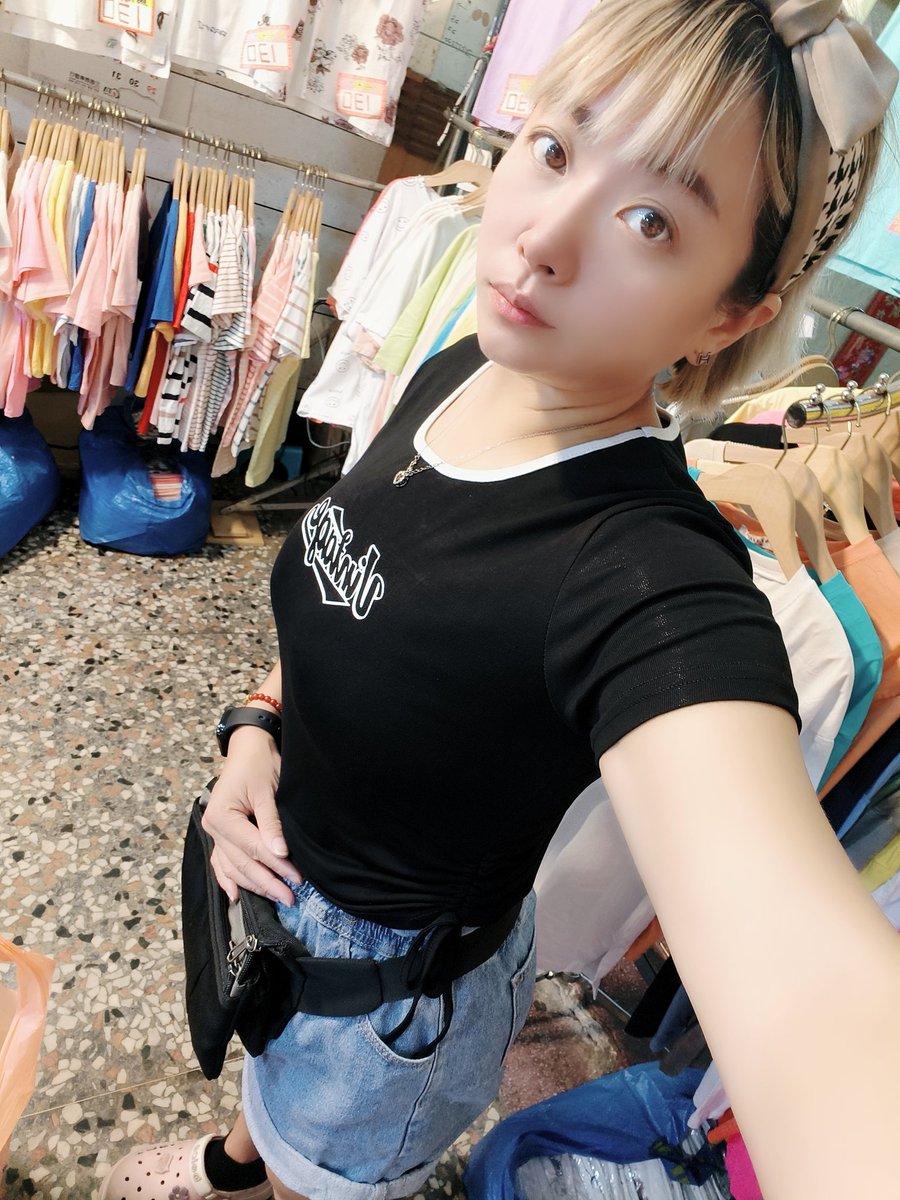早安啊！又是個忙碌一天，重點是公司衣服真好穿而且超級便宜 https://t.co/Z5PzoKB2OU
