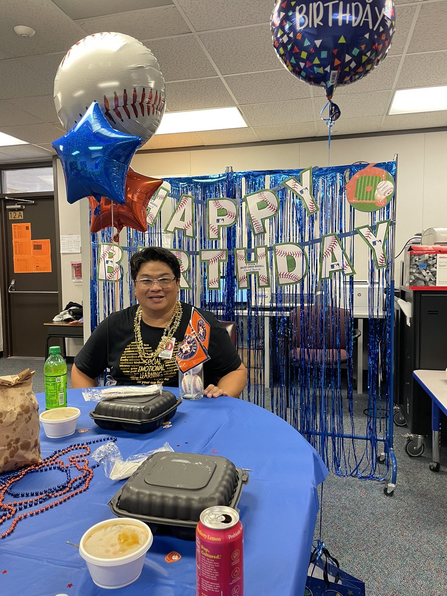 What better way to celebrate our leader’s birthday than representing his favorite team? Today was a great Astros Day in Mustang land. Happy Birthday, @MarkMalo614, and many more!!! #MyAldine #Astros #ExploringNewWorlds