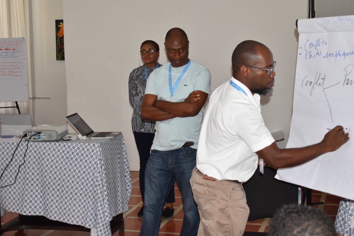 haiti_pbf's tweet photo. Haiti a désormais un pool de 31 Experts Formateur(rice)s dont 20 femmes en mediation et gestion des conflits https://t.co/dPTuJT5vRQ, avec la collaboration de @UNHumanRights, @ONUFemmesHaiti, @undphaiti, @jenyola_Haiti et @UNPeacebuilding . https://t.co/R9cVhiJR4b