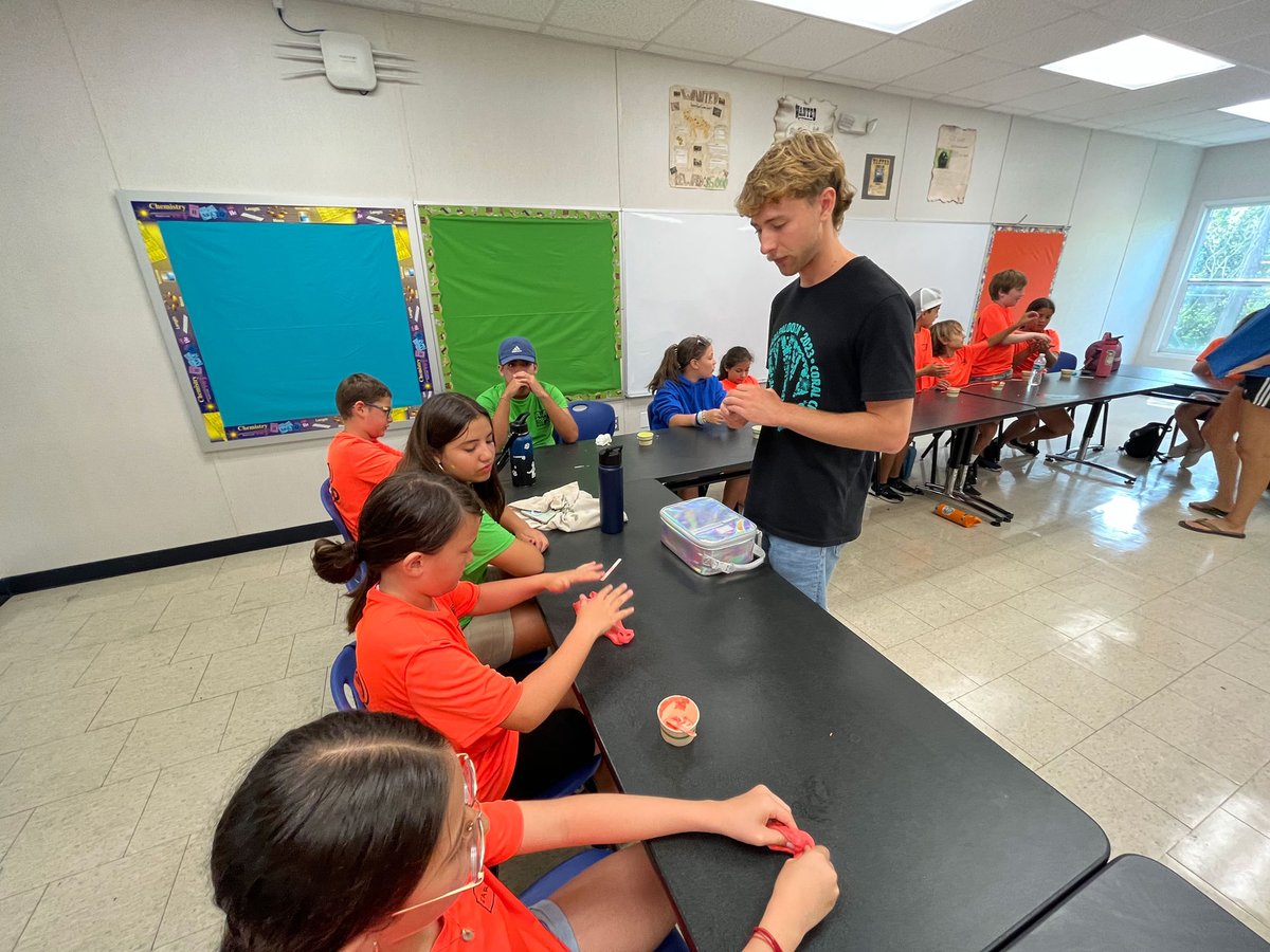 coralcrf's tweet image. In this #FridayFieldUpdate our Education Team engaged over 150 students from ages 5 to 12 at the CRF™ Slime Olympics, part of Zoo Miami's Zoo Camp series. Every last Sunday of the month, catch the CRF™ Coral Crew at Zoo Miami's Conservation Action Center!