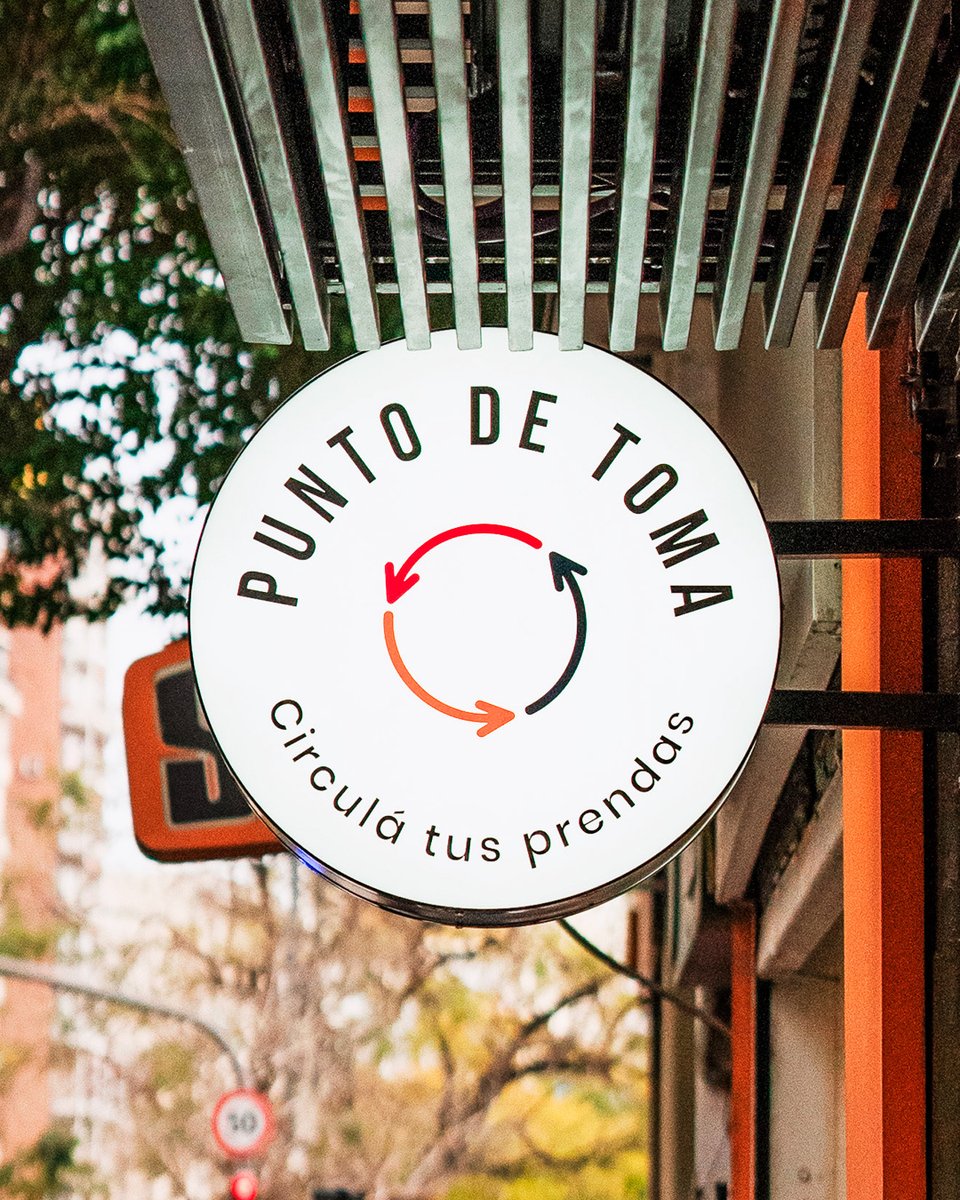 Donde la #moda cobra vida una y otra vez! ♻️✨ 
Dale un giro #circular a tu estilo, porque cada prenda cuenta una historia y tiene futuro...

Visita al... urbanluxurymarcas.com/links