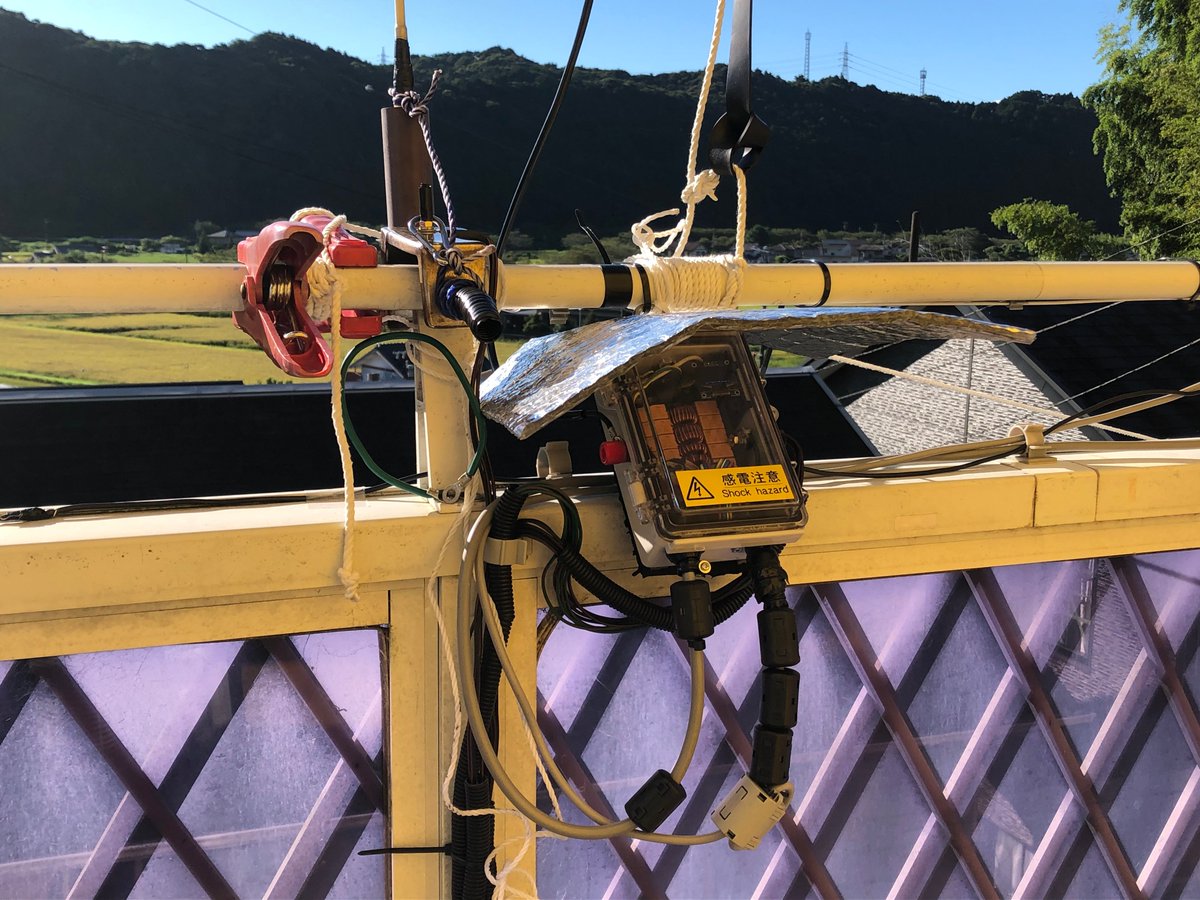 tark_marchen's tweet photo. おはようございます。ご当地快晴、３１℃。屋外ATUの日除けは効果絶大です。 #アマチュア無線 #ATU100 https://t.co/RZef2yb6mM
