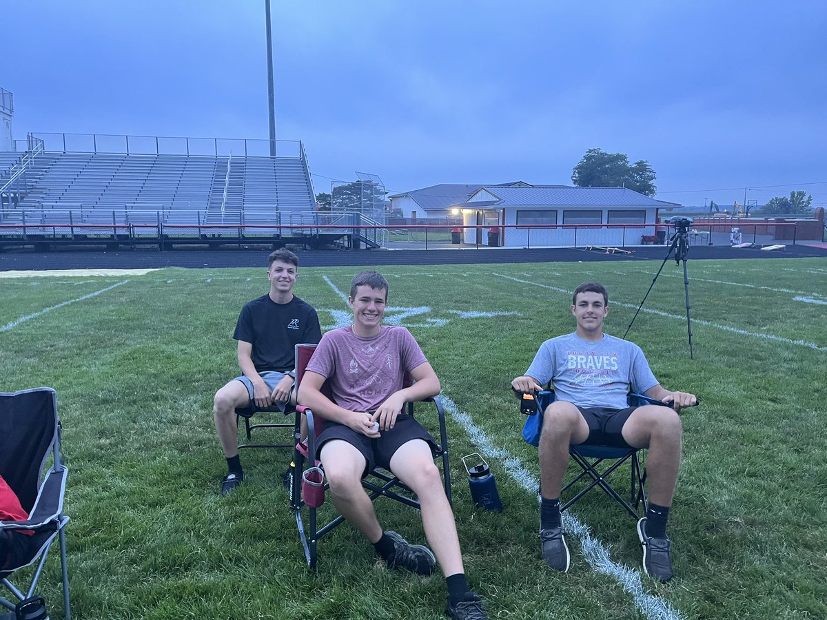 LEHSsenior's tweet photo. Thanks to the seniors that were able to come for senior sunrise! We didn't see much sun, but got to start the year with friends!
@LEHSprincipal @TribeBraves https://t.co/TpRHsm6XsM