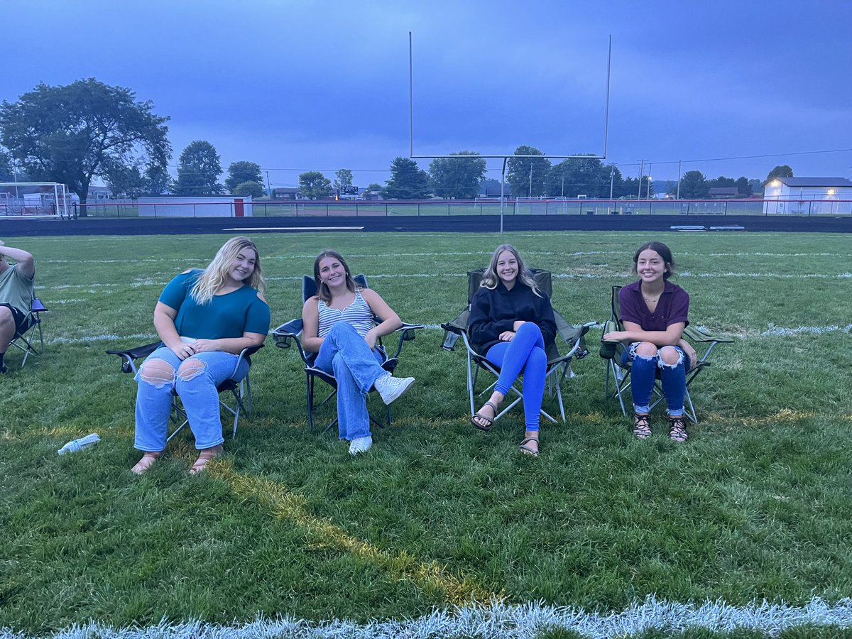 LEHSsenior's tweet photo. Thanks to the seniors that were able to come for senior sunrise! We didn't see much sun, but got to start the year with friends!
@LEHSprincipal @TribeBraves https://t.co/TpRHsm6XsM