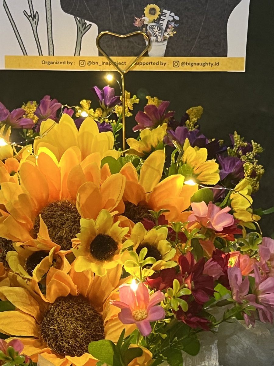 BN_InaProject's tweet photo. 🎁GIFT REVEAL🎁

Berikut detail Bunga yang akan kita berikan kepada Big Naughty🥳

*dikarenakan tidak boleh memberi bunga dalam bentuk balon dari pihak promotor maka kita ganti dengan bloom box flower

Terima kasih semua yang sudah ikut berpartisipasi💛 https://t.co/ukseDGmsnx