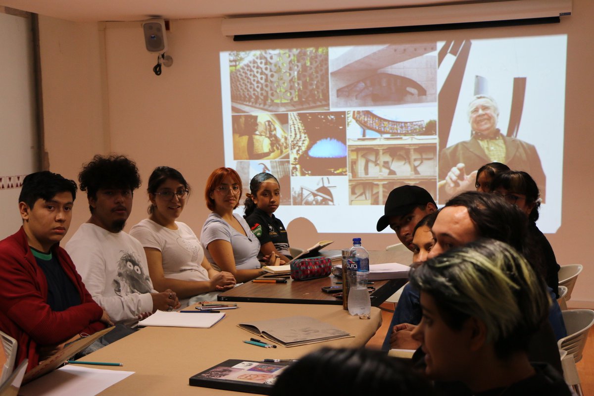 IZCultura's tweet photo. En el #MAAMF, se llevó a cabo la presentación editorial “Breves apuntes para dibujar” del autor Rodolfo Perea, quien, posterior a la muestra literaria, realizó un taller práctico para dibujar con los asistentes como parte de las actividades de la #Fenaliz 2023. https://t.co/sDYSpUVEX7