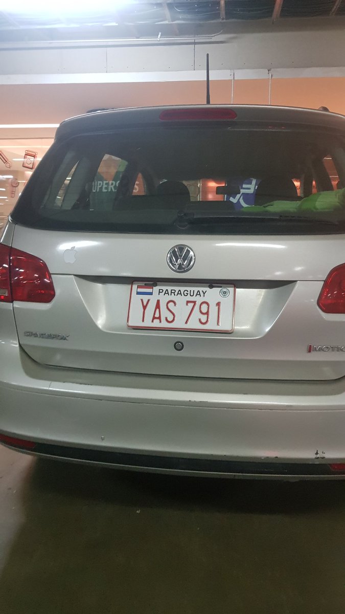 teourbieta's tweet photo. Comparto el vehículo del conductor que estacionó de manera incorrecta en el espacio reservado para personas con discapacidad del Paseo la Galería, a pesar de haber sido advertido que yo soy usuario de silla de ruedas y que era el único lugar "disponible". https://t.co/RqsEsrMCfn