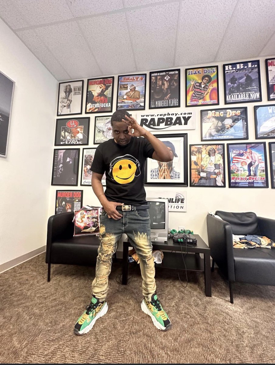 breadleonwest's tweet image. Once the doors open I walk in &amp;amp; took off like a 🚀