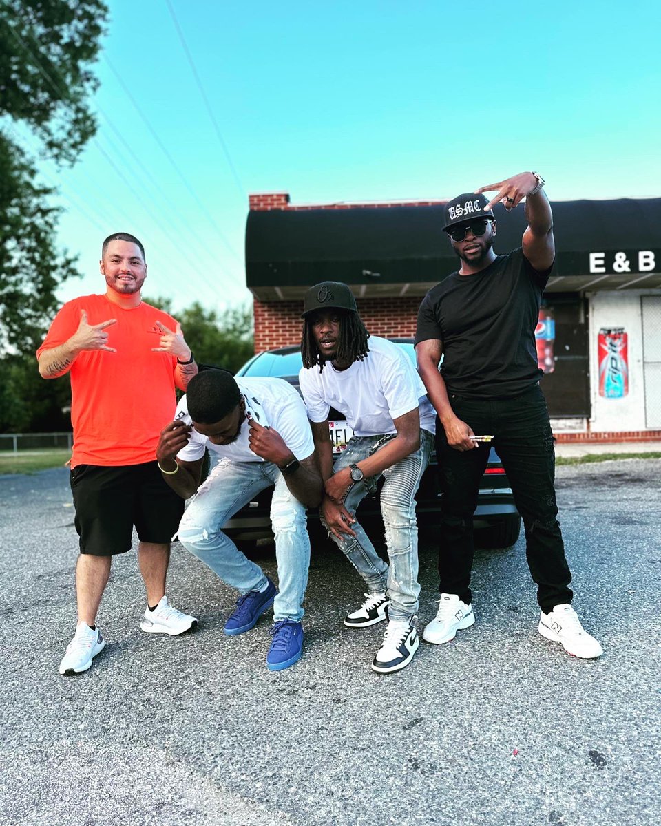 NP_MonDaDon's tweet photo. Happy Bornday Nate 🩸😎♾️! We All One DHB WRC🤘🏿💯‼️ https://t.co/RqRLMAYOqA