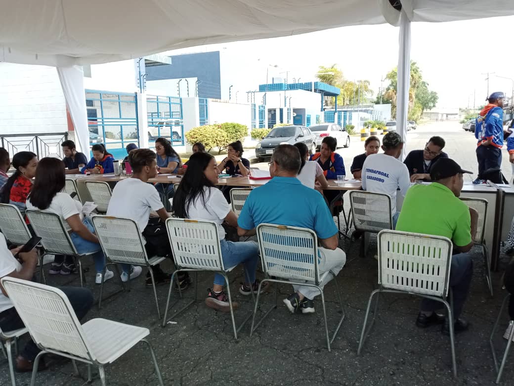 Cnae_Guacara10's tweet photo. Hoy #25Ago Gracias a nuestro Pdte @NicolasMaduro y nuestro Gobernador @rafaellacava10 y al @0800BIGOTE atendió al Sector Alimentación de Carabobo y la CNAE dijo ¡PRESENTE! 🥳🇻🇪🔟❤️ Somos Pueblo Valiente

@pedrodiazg59 @_LaAvanzadora @NorelysABolivar
#MundoMultipolarYPluricéntrico https://t.co/4hWXlzMO3x