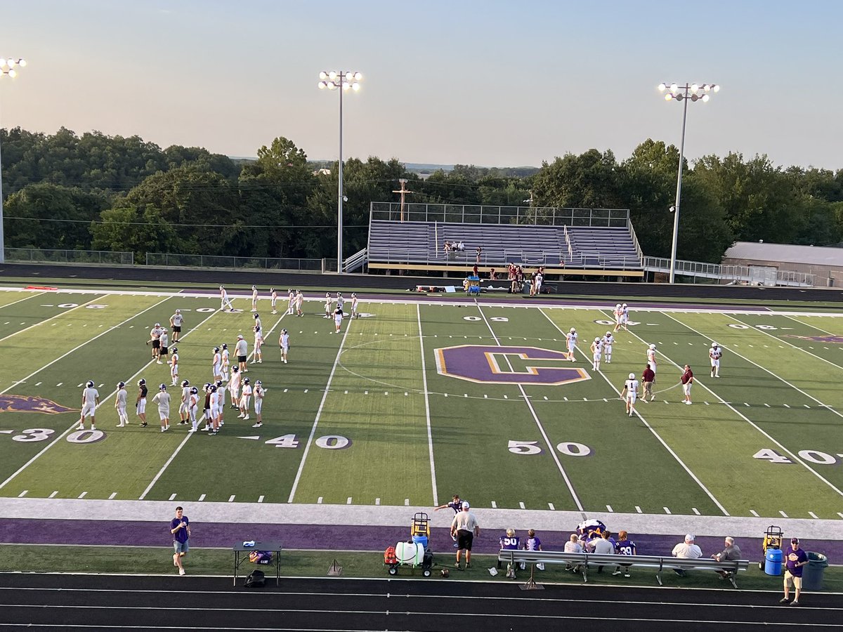 lukeoftheozarks's tweet image. Rolla(0-0) at Camdenton (0-0)
#mopreps #FridayNightLights 

 📻 935RocksTheLake.com
📺 KRMS.tv