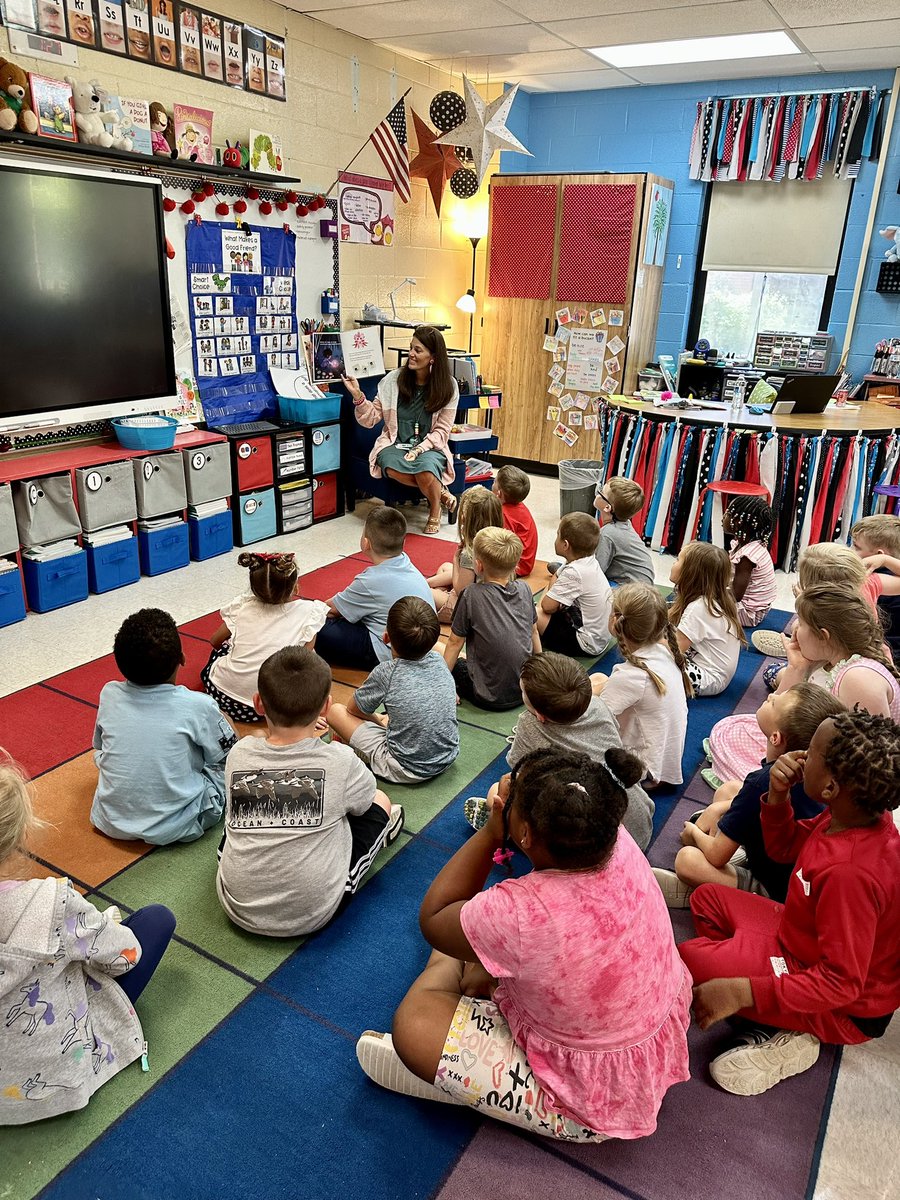 literacymatters's tweet image. YET! The power of a growth mindset! #themagicalyet #firstweeksuccess #perseverance #goals #courage  #interactivereadaloud #literacycoachlesson