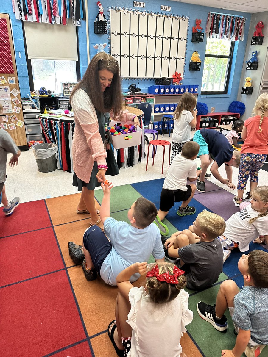 literacymatters's tweet image. YET! The power of a growth mindset! #themagicalyet #firstweeksuccess #perseverance #goals #courage  #interactivereadaloud #literacycoachlesson