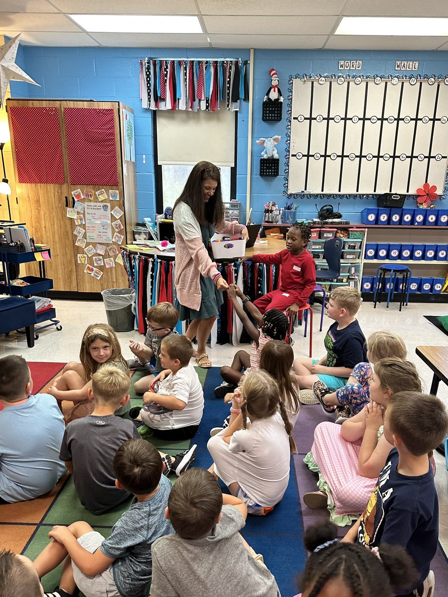 literacymatters's tweet image. YET! The power of a growth mindset! #themagicalyet #firstweeksuccess #perseverance #goals #courage  #interactivereadaloud #literacycoachlesson