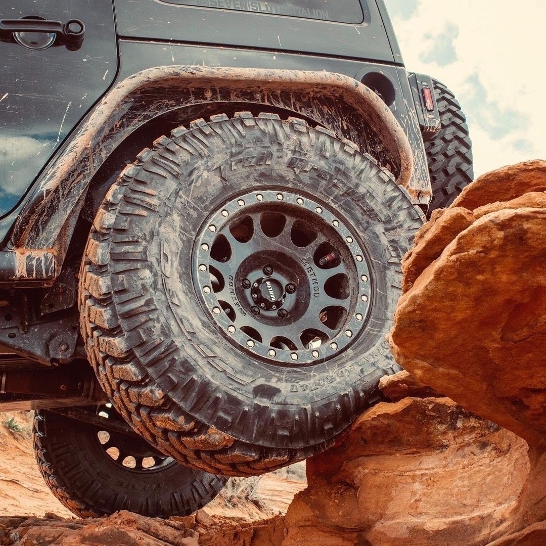 methodracewheel's tweet photo. We'll take a #MRW105 Beadlock on the rocks, cheers 🥃
📸: @rome_wrangler
#MethodRaceWheels #LighterStrongerFaster #MethodWheels #OffroadWheels #Jeep https://t.co/GKXhHFWnmD
