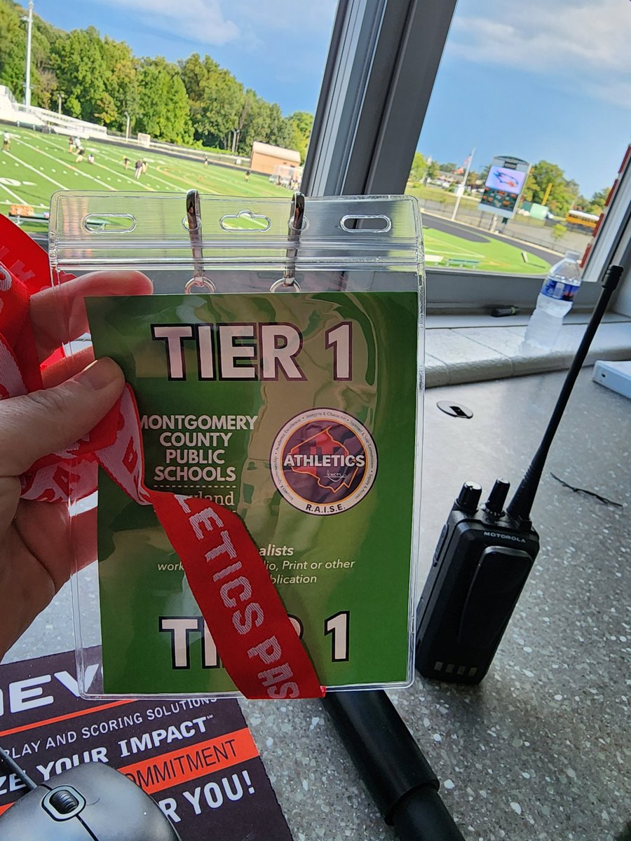 MOCO_Community's tweet photo. Back at @SVHSathletics 💚💛🦅 Scoreboard! New Year AND new 🪪 press badge! 🏈@SVHSFootball vs. 🏈@CadetsFootball , 1st home scrimmage. Game called early 🌩 SV takes the win 14-7. 🥳🥳Great job to both teams!! Get home safe and stay dry! ☂️ https://t.co/bt2BJ0MGcF