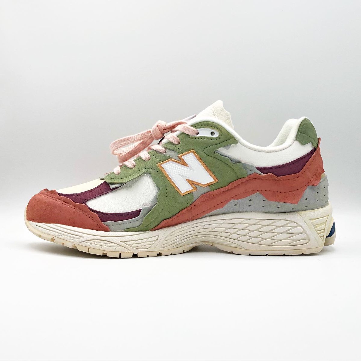 JustFreshKicks's tweet photo. New Balance 2002R "Protection Pack" customs 🌳🍂🤍 https://t.co/Pj17ulXf9a