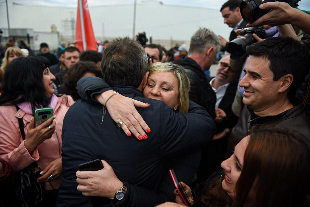 marilinsacnun's tweet photo. En #VillaGobernadorGálvez acompañamos a nuestro candidato a presidente en la presentación de la nueva UIF y del Sistema de Alerta Automotor. 
🇦🇷 Como dijo @SergioMassa "A partir del 10 de diciembre vamos a trabajar juntos para que Rosario respire y deje de sangrar" (1/3) 👇 https://t.co/AeDepD1mzV