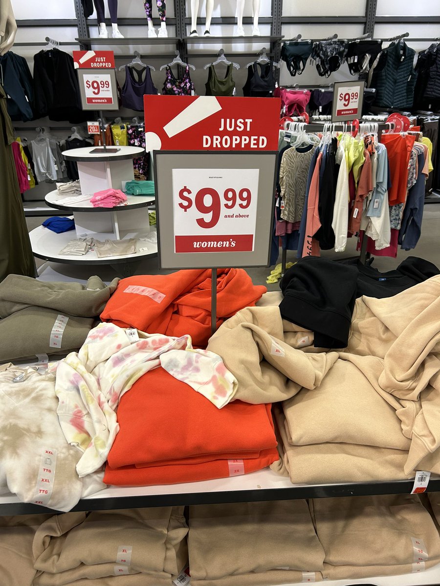 burialmix's tweet photo. @OldNavyCA  i find your signage very deceptive as no item on these two displays in Tsawassen BC  scanned at these prces. https://t.co/ytLA22TvK0