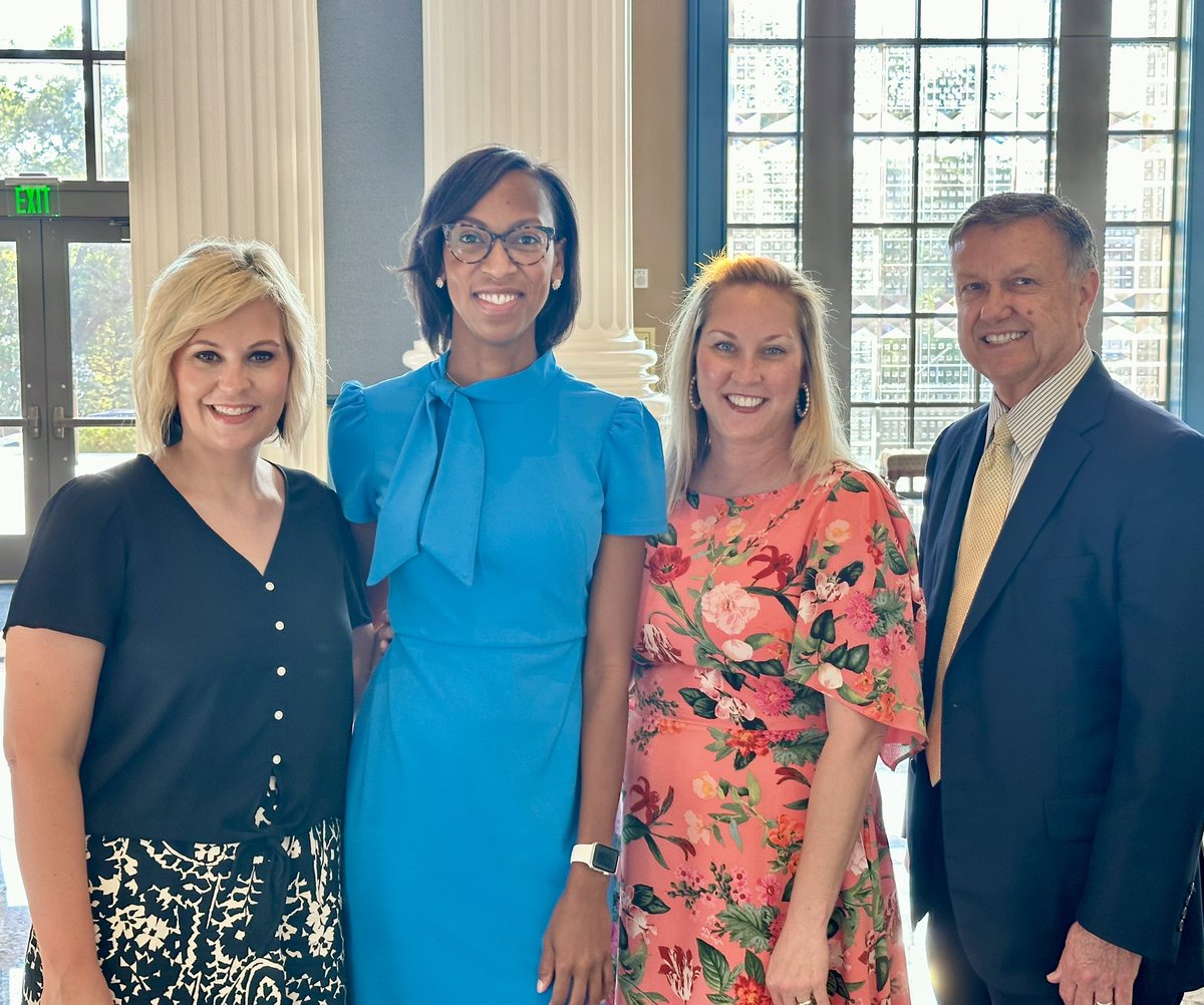melissa11322's tweet photo. Thrilled to be here to celebrate Sondra Martin today and every day!!! She is the BEST of the best!!! #TNTOY23 @franklinspecial @fssdFES https://t.co/2IZEpE0HFh