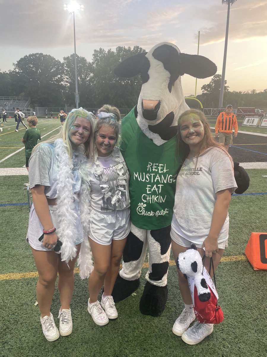 susiharb's tweet photo. SHS halftime fun at Fri night home 🏈 Go Mustangs! https://t.co/QYFGS7JvdI