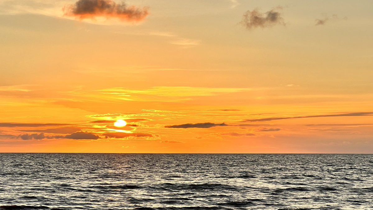 InturRioSanJuan's tweet photo. Desde el bello puerto de Morrito, apreciamos hermoso atardecer en el lago Cocibolca, con los volcanes Concepción y Maderas de la Isla de Ometepe de fondo 🌅 

📸 Intur Río San Juan

#RíoSanJuan
#NicaraguaFascinanteIrresistible
#NicaraguaÚnicaOriginal
@InturRivas https://t.co/tuE2PfNbvF