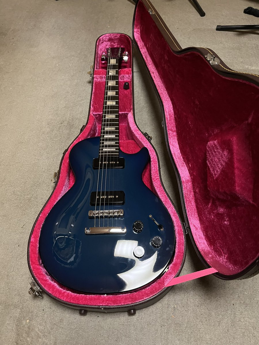 同じものを持ってる人に出会ったことがない。 ESP ILP00 fragment blue