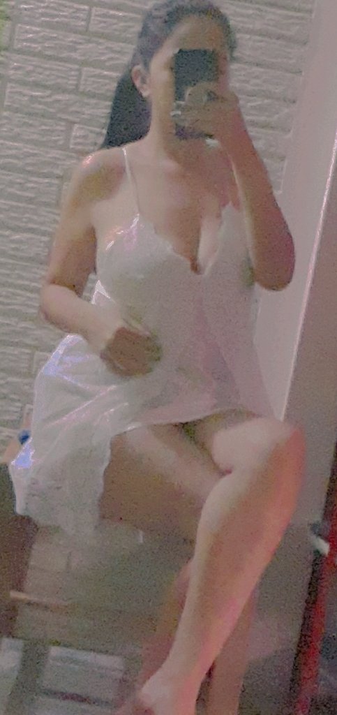 Alessia_1901's tweet photo. Que tal me queda el blanco?? 🤭🙈 https://t.co/57JKNwXaul
