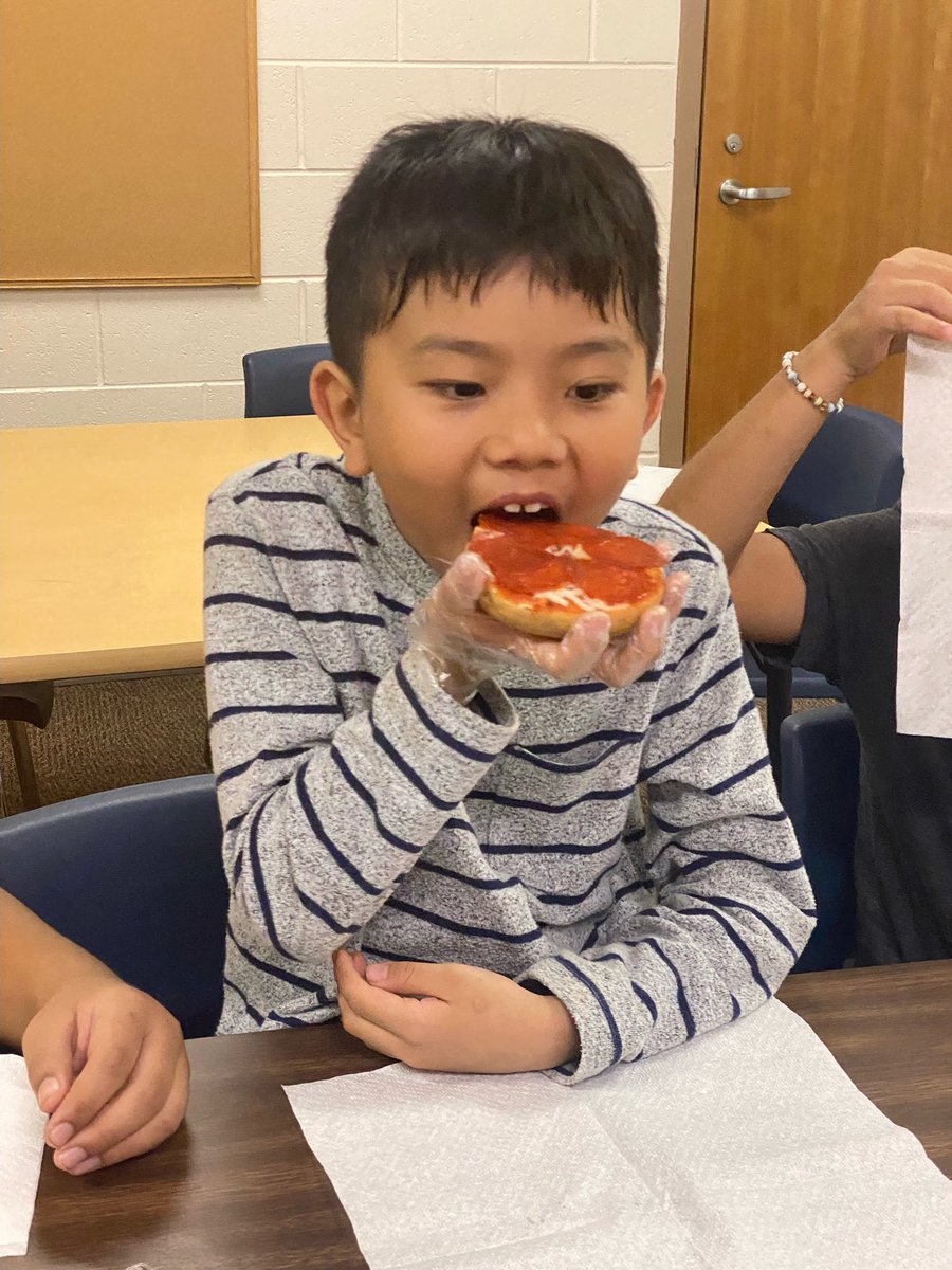 NextGenFocus's tweet image. Snacks anyone? Our tiny chefs are ready for you😌🫡

#SmarterMe #tutoring #mentoring #virtuallearning #forsythcountyga  #donation #gwinnettcountyga #greateratlanta #nonprofit
#empoweringnextgenerationleaders #cooking #cookingclass #chef #tinychef