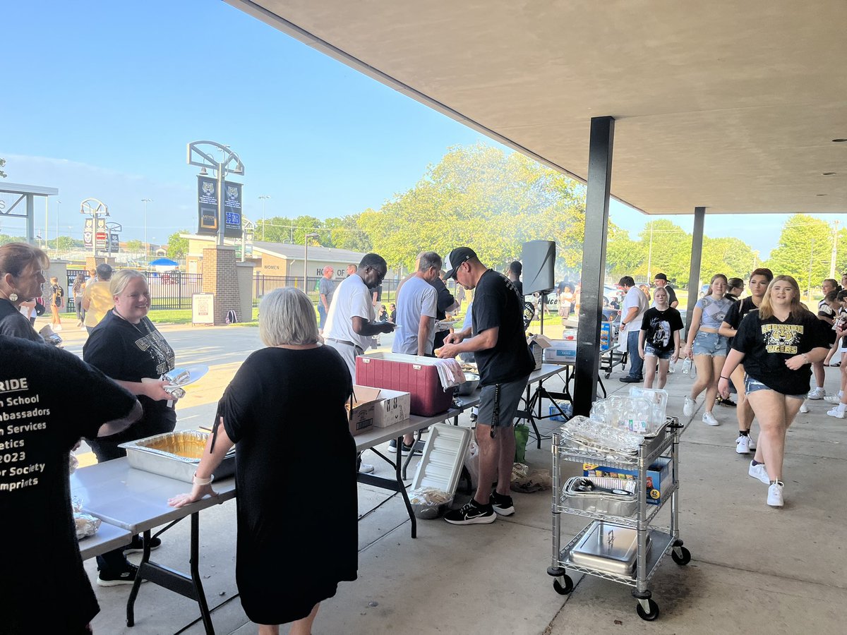 It’s Friday night! #anewbest <a href="/lebanontigers/">Lebanon Tigers</a> <a href="/Lebanon_Schools/">Lebanon Schools</a>