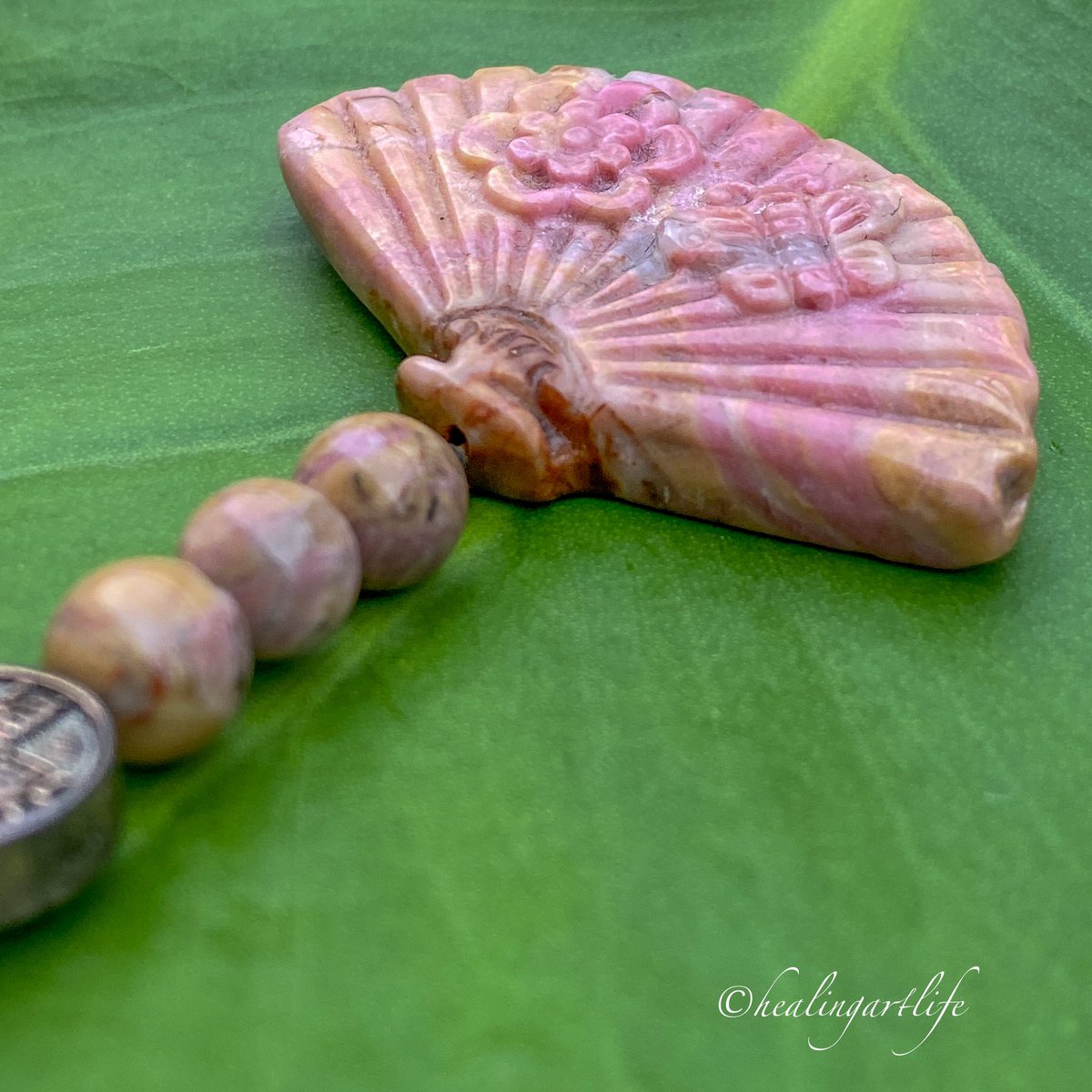 Artisan-Crafted Rhodonite Lanyard Pendant: Floral Butterfly Carving in Orange Pink – Thoughtful and personalized Gift for her or him

etsy.com/listing/941053…

#HandcraftedJewelry
#RhodonitePendant
#ArtisanCrafted 
#PersonalizedKeepsake
#EmpoweredWomen
#ChicAccessories