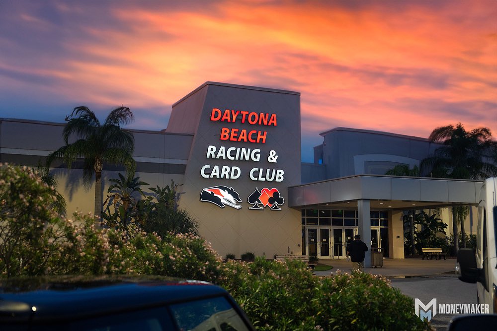 The sun sets on another day here @DBKCandPR with 86 entries in Day 1B. 11 players will advance to Day 2 Sunday. The final Main Event starting day begins tomorrow at Noon! The $300,000 GTD will be a things of the past shortly after shuffle up and deal…