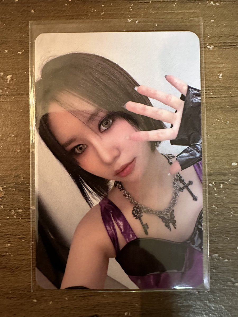 warriornopi83's tweet photo. #Bessie is just hitting different this era! Those beautiful eyes! She is just so pretty! I need a dupe of this, this needs to be in a card holder as well #GirlsRoundPart2 #Lapillus https://t.co/oOKErS2KfF