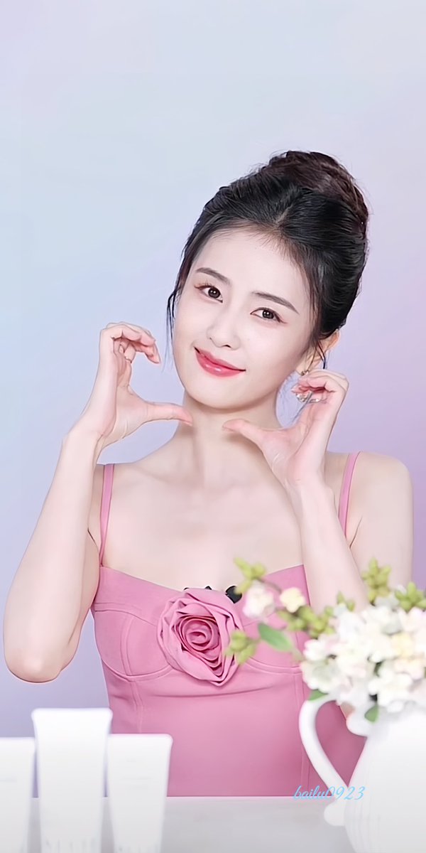 bailu0923's tweet photo. Cheek heart��

#白鹿 #白梦妍 #BaiLu #BaiMengYan #bmy #LuLu #cheekheart #脸颊比心 #볼하트 #심쿵 https://t.co/vE1hVB5AKF