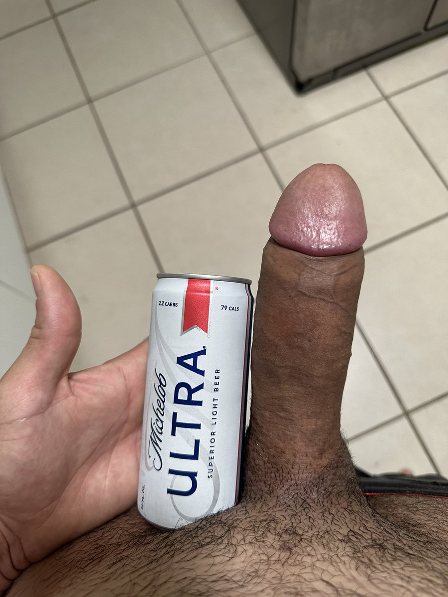 boricocks's tweet photo. Quien quiere una cerveza 😈😈 https://t.co/EJktMtYgUL