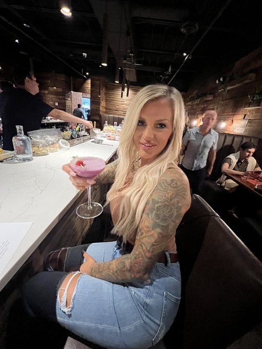 Travers Weekend I&rsquo;m in Saratoga, where you at @barstoolsports @stoolpresidente https://t.co/ZM1fXz1F<a href="/tag/selfconfidence"class="tags"><span>#selfconfidence</span></a>