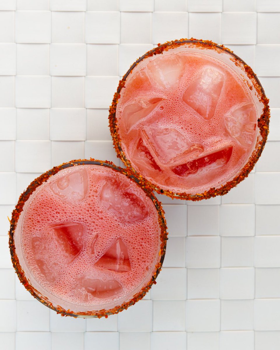 GentlemanatHome's tweet photo. Here’s a spirited way to slide into the weekend. We brought home a watermelon. Next thing we know, it had been sliced then blended then mixed into a #margarita. https://t.co/kgjEQ40Kby