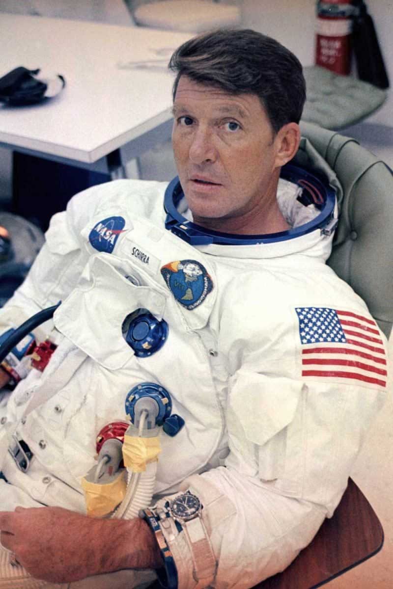 WatchKnowledge's tweet photo. "🚀🌕 From racetracks to outer space 🌌🌠 Discover the iconic journey of the Omega Speedmaster! Born in 1957 as a sports chronograph, it became NASA's choice for space missions. 🛰️👨‍🚀 Witness Buzz Aldrin wearing the 'Moonwatch' on the moon during Apollo 11! 🌑🕰️ #OmegaSpeedmaster https://t.co/KCMYI46edT