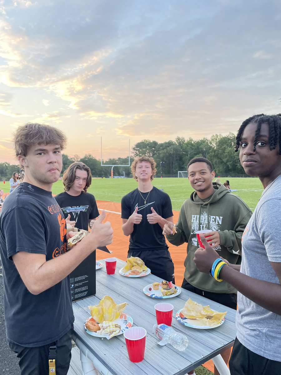 rmjamesfvhs's tweet photo. Beautiful Senior Sunrise for the Class of 2024!  I enjoy every Senior Class and this group of Seniors is going to be special. #rollbengals #fuquayvarinahs #bengalnation https://t.co/U77wNY8Tnx