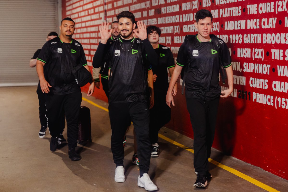 aspaszin's tweet photo. Obrigado pela torcida pessoal. Acabamos no TOP 3 Mundial do #VALORANTChampions

Vejo vocês na próxima temporada. Muito obrigado novamente a todos que me apoiaram ate aqui 💚

Até breve 🇧🇷 https://t.co/IrGrB76aEw