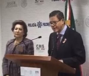 DavidVargasA18's tweet photo. La SCJN de Norma Piña, contrató a un violador de los derechos humanos: Ricardo Márquez Beltrán, está ligado a los montajes de Genaro García Luna y Cárdenas Palomino.

Éste, trae la escuela de la tortura, y la fabricación de culpables.

Aquí, con Isabel Miranda de Wallace.
RT👇 https://t.co/K5C9vm08ms