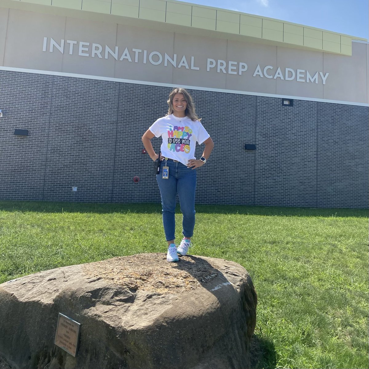 AbbyEmroski's tweet image. I am so happy to see your face 😁 tshirt was a hit! 🌟

Week 2 of school at International Prep Academy 👌🏽

I 🫶🏽education ! #Unit4 #IPA #AdminLife