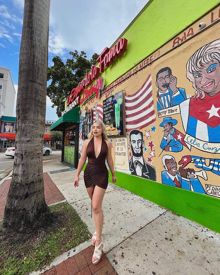 raulf967's tweet photo. ¡ y llego el viernesito 😁😁😁 y para endulzar esta bella tarde les dejo una rubia muy dulce la sensualisima @SandraItzel wooooooooow que buenota salio sandy estas selfies y mas en mini y shorts 😘😘😘 y tambien es #elbizcochodelfindesemana #prettysandy 😋😋😋😋😋 #FelizViernes ! https://t.co/pz6HfPKkAE