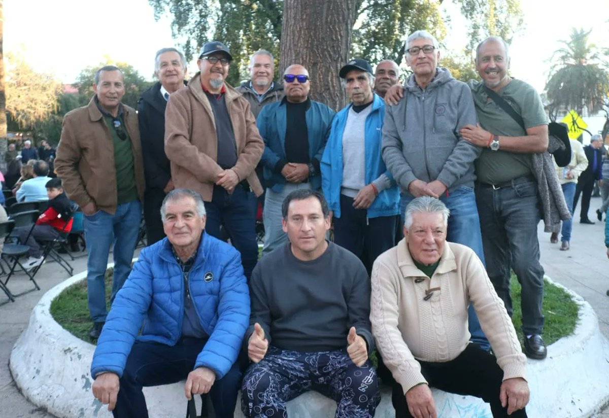 MuniPenaflor's tweet photo. 🟢Recuerdos y emoción en Celebración del Ex Trabajador y Trabajadora #Batina.
🟠Un evento que resalta la memoria y legado de #Bata de la mano de los miles de vecin@s que, como obreros o empleados, fueron parte de la empresa que forjó el desarrollo de #Peñaflor.
@Nibaldo_Meza https://t.co/mMaw51lZJH