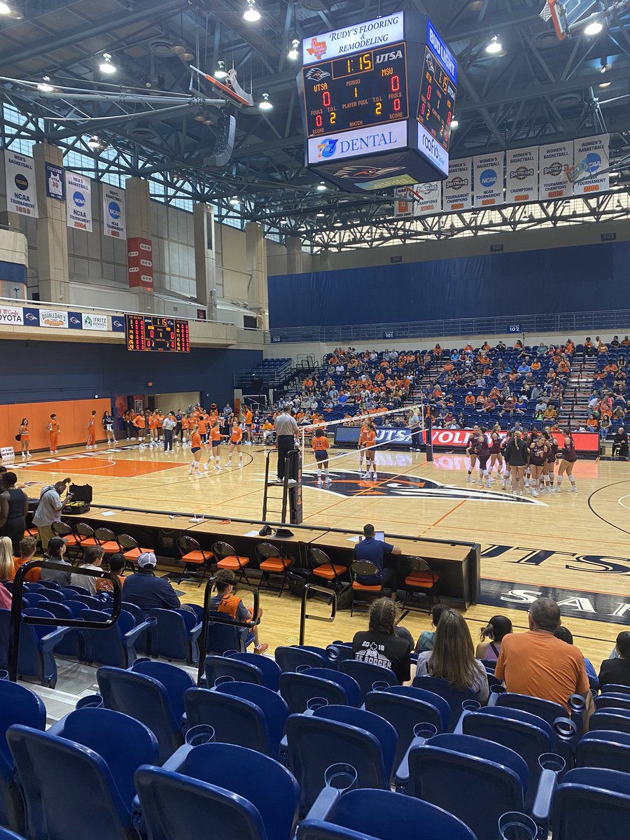 Took the fam out to the volleyball game to support.. Alycki was to scared of rowdy to take a picture😂