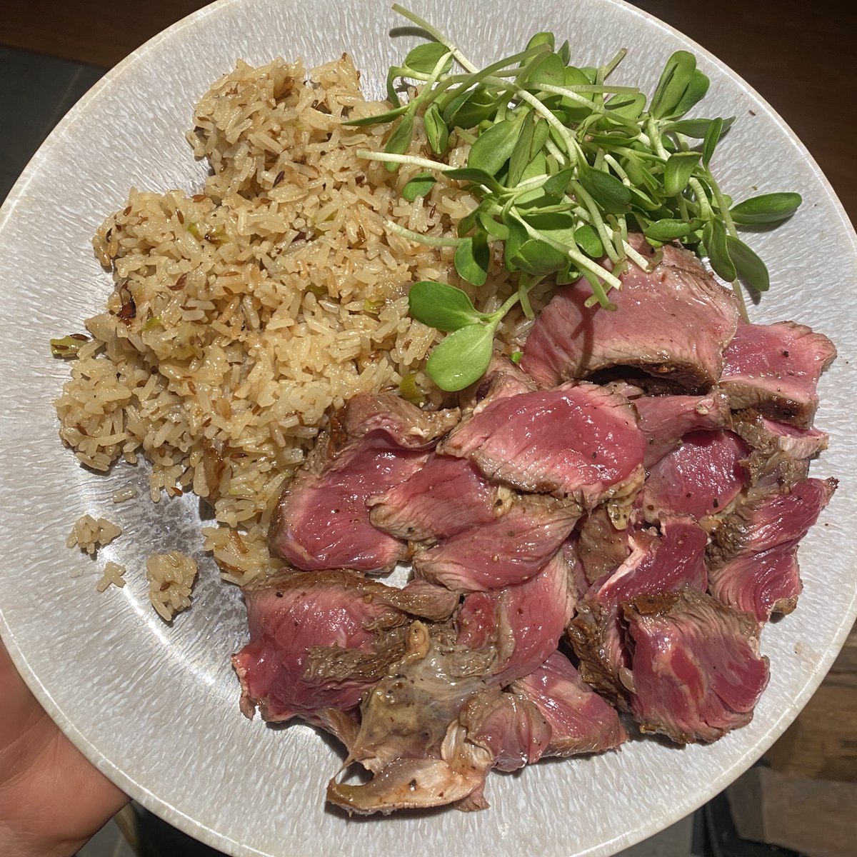 Dinner should not be compex, keep it simple. 

Find a nice protein source like this 350g ribeye ‘cooked’ to perfection,

Rice with some herbs and spices,

Organic sprouts,

Delicious, healthy and bioavailable.